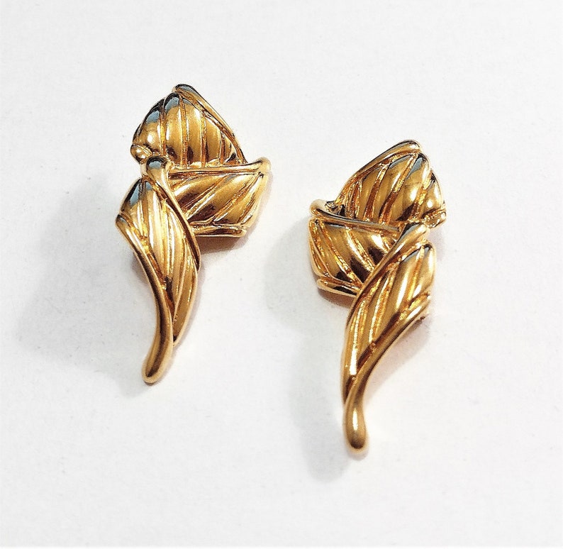 Premier Designs Striped Waved Ribbon Band Clip on Earrings Gold Tone ...