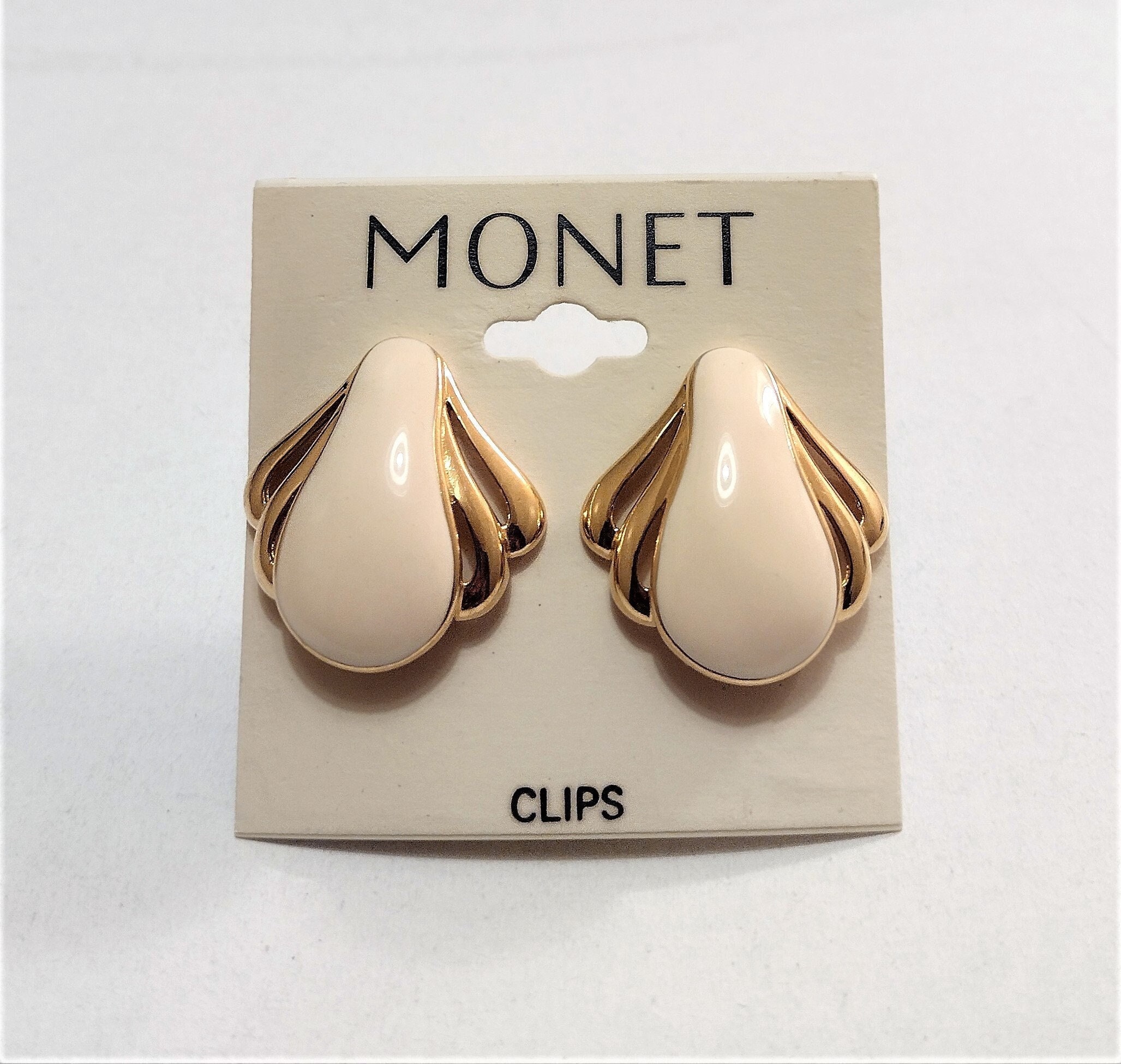 Monet Beige Sea Shell Clip on Earrings Gold Tone Vintage Open photo