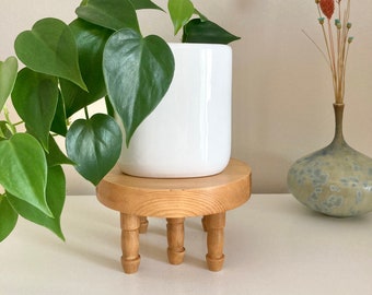 Modern Style Plant Stand, Upcycled 6 Wood Peg Base & Wood Top, Small Plant Stand, Indoor Plant Stand, Plant Decor, Wood Plant Stand