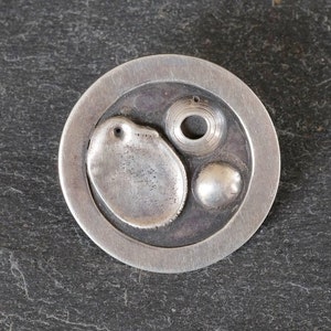 MODERN SILVER BROOCH