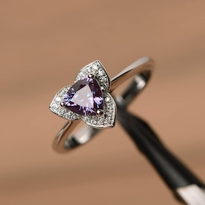 lab alexandrite ring trillion cut sterling silver engagement wedding ring color changing gemstone June birthstone ring