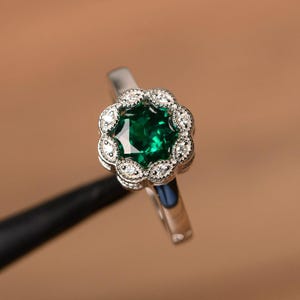 lab emerald ring round cut green gemstone May birthstone ring sterling silver engagement ring