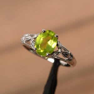 natural green peridot ring wedding engagement ring oval cut sterling silver ring gemstone ring August birthstone ring