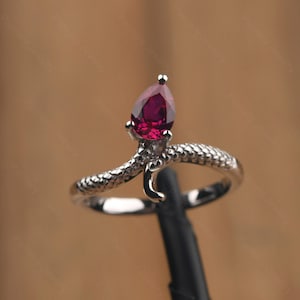 sterlingzilveren slangenring unieke robijnrode beloftering druppelvormige geboortesteenring juli