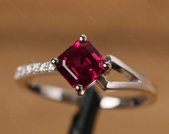 Zarte 1.50 Karat Rubin Verlobungsring Sterlingsilber Asscherschliff Juli Geburtsstein Weihnachtsgeschenke