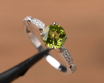 natural peridot engagement ring sterling silver round cut green stone August birthstone ring