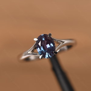 sterling silver solitaire alexandrite ring ovla shaped 1.87 carat anniversary ring June birthstone ring