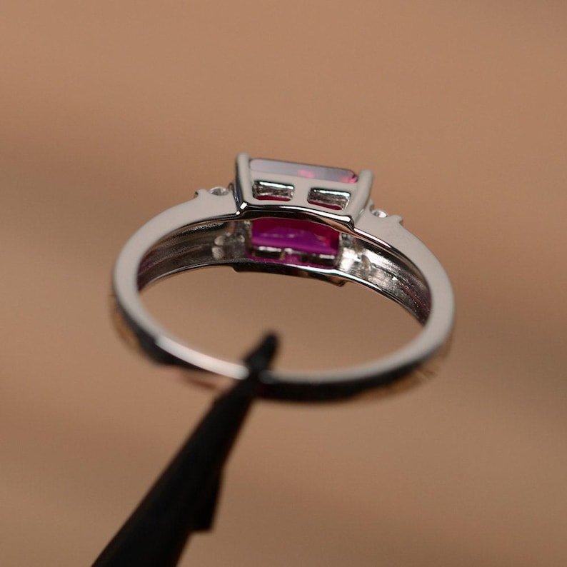 Anillo de rubí rojo, anillo con piedra natal de julio, anillo con piedra preciosa roja de corte esmeralda, anillo de aniversario para mujer imagen 3