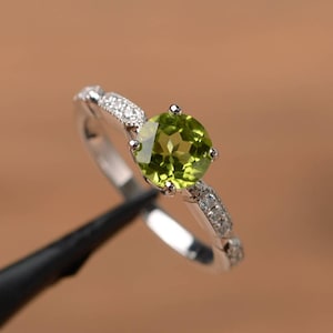 natural peridot engagement ring sterling silver round cut green stone August birthstone ring