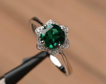Anillo de compromiso con esmeralda de laboratorio, anillo de plata esterlina con gema verde de corte redondo, anillo con piedra de nacimiento de mayo y engaste de garras.