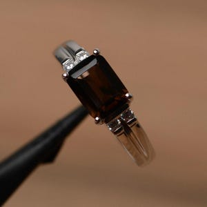 スモーキークォーツリング、ブラウンの宝石リング、エメラルドカットのシルバーリング、彼女への婚約指輪 画像 2