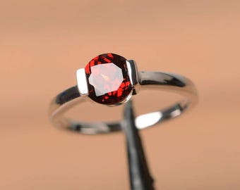 naturlig granatring jubileumsring januari födelsesten röd ädelsten sterlingsilverring solitärring