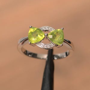 genuine natural peridot ring wedding engagement ring trillion cut sterling silver ring green gemstone ring August birthstone ring