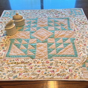 handmade quilted tablemat/table runner - summer baskets
