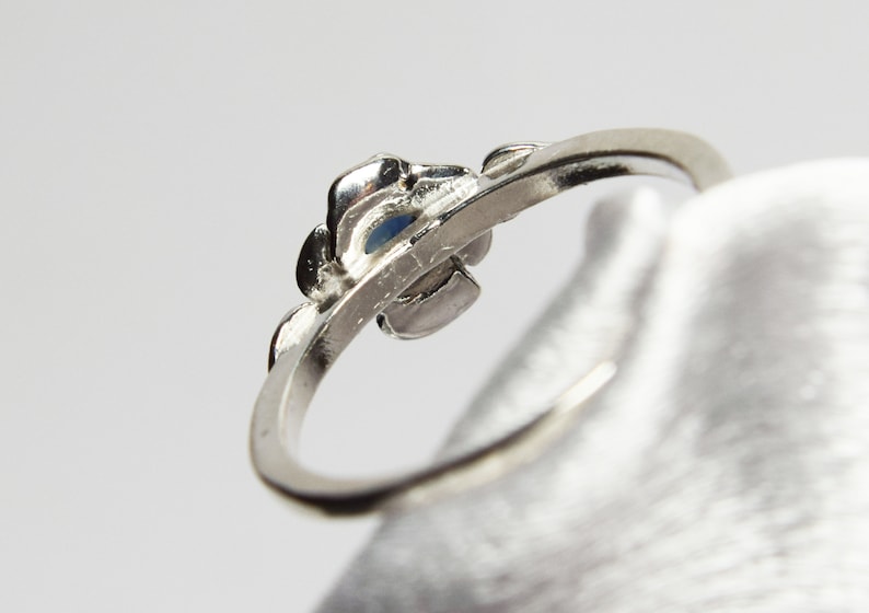 Set in 925 Sterling Silver Rose Mounting Promise Ring Genuine Gemstone 3mm Round Blue Sapphire Ring