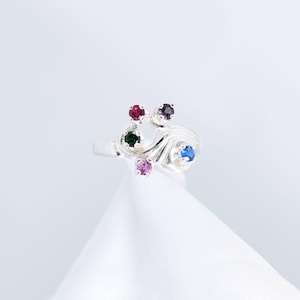 Mother&#39;s Ring, Free Rhodium Plating, Mothers Birthstone Ring, Grandmother&#39;s Ring, or Family Ring,925 Silver, 3-7 Gems