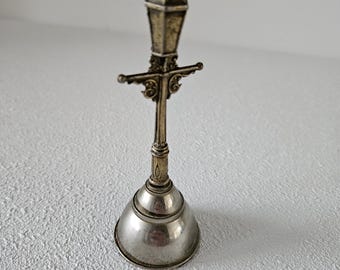 Vintage metal dinner bell - Lamppost