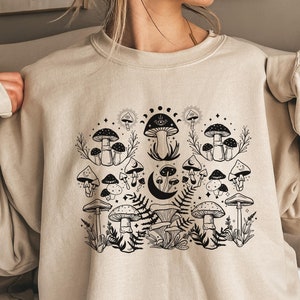 Mushroom Sweatshirt | Cottagecore Sweatshirt | Mushroom Clothing | Nature Sweatshirt | Forestcore Plus Size Cottage Core Sweatshirt | Alt