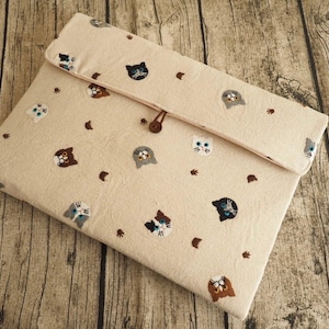 Schattige Japanse kat laptophoes, apparaatbeschermhoes voor iPad, Kindle, Kobo, Switch, MacBook, boekhoes, naamborduurcadeau