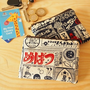Monedero, tarjetero y llavero hechos a mano con cremallera. Bolso con cremallera y tela con estampado japonés.