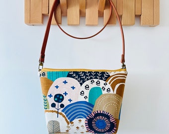 Japanese Style Pattern Crossbody Bag: Zipper Shoulder Bag with internal pocket