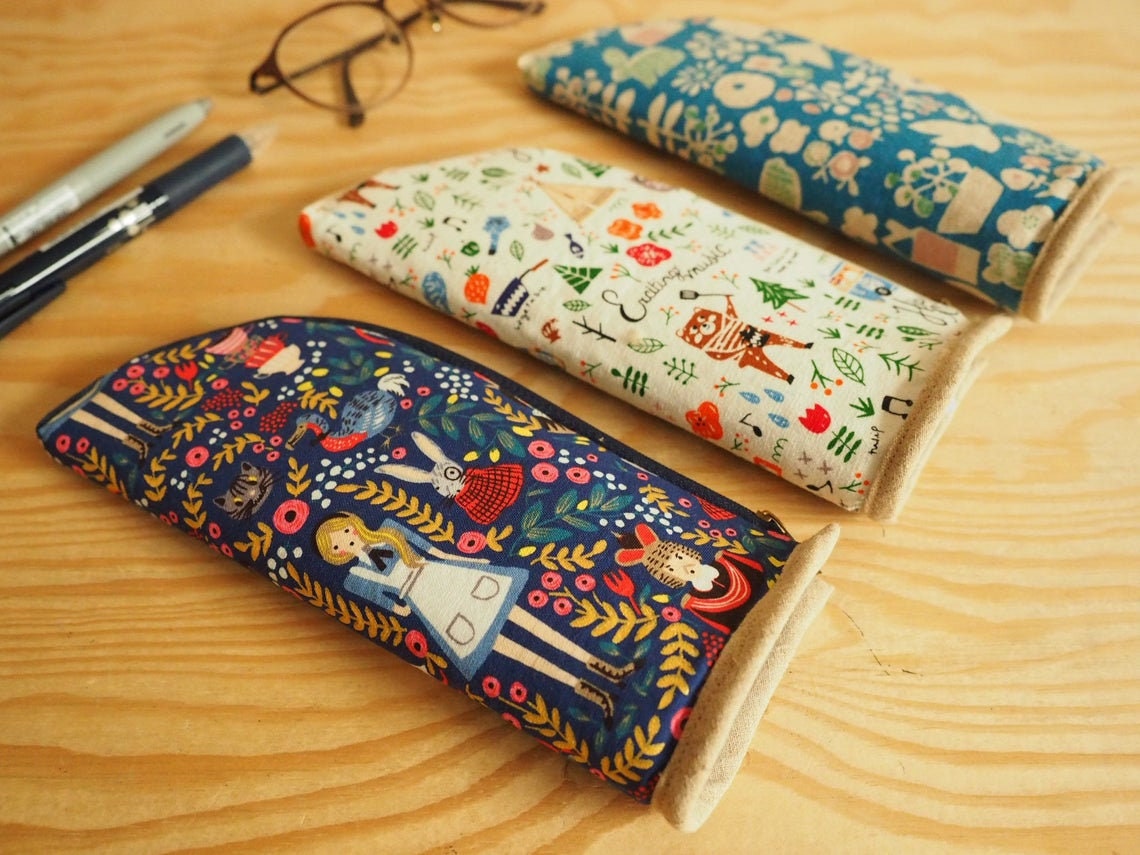 Bookfriends Standing zipper pencil case