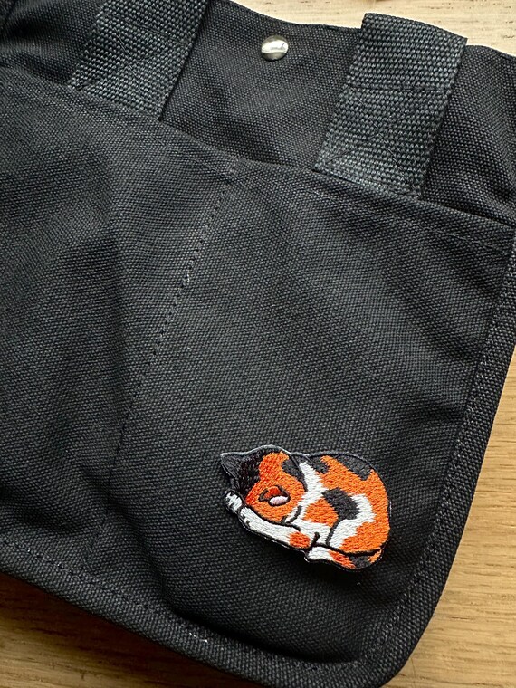 猫の刺繍クロスボディバッグ：ハンドメイドリネンショルダーバッグ