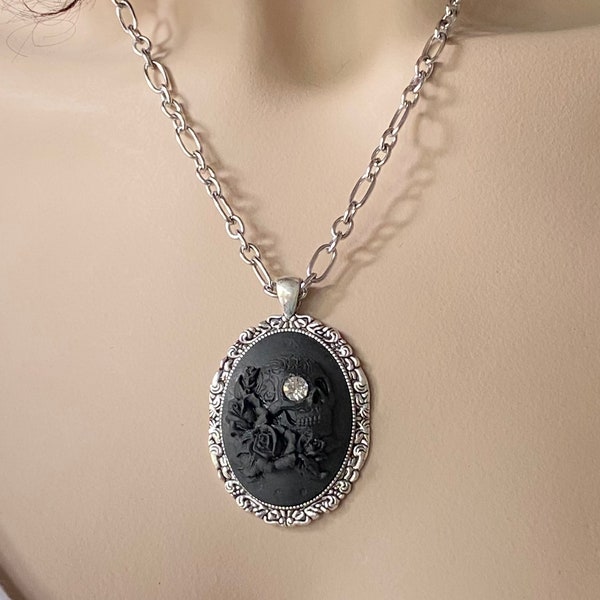 Skull cameo necklace, skull cameo pendant, day of the dead cameo, Goth wedding jewelry, skull cameo