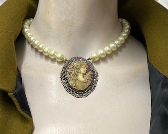 Collar de gargantilla cameo, cameo de dama, collar de perlas, collar de cameo de perlas