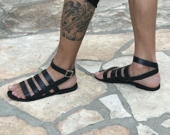 Sandalias de gladiador de cuero negro para hombre, con correa en el tobillo, estilo grecorromano.