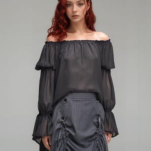 Camicetta rinascimentale con spalle scoperte, camicia da pirata in chiffon di raso nero