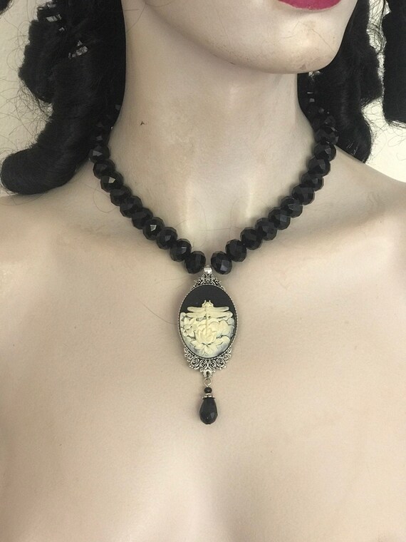 トンボカメオチョーカー：ブラックファセットクリスタルバロック