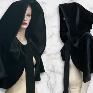 Short black cape with hood, Halloween witch costume cape, capelette, black witchy cape, black velvet cape with hood