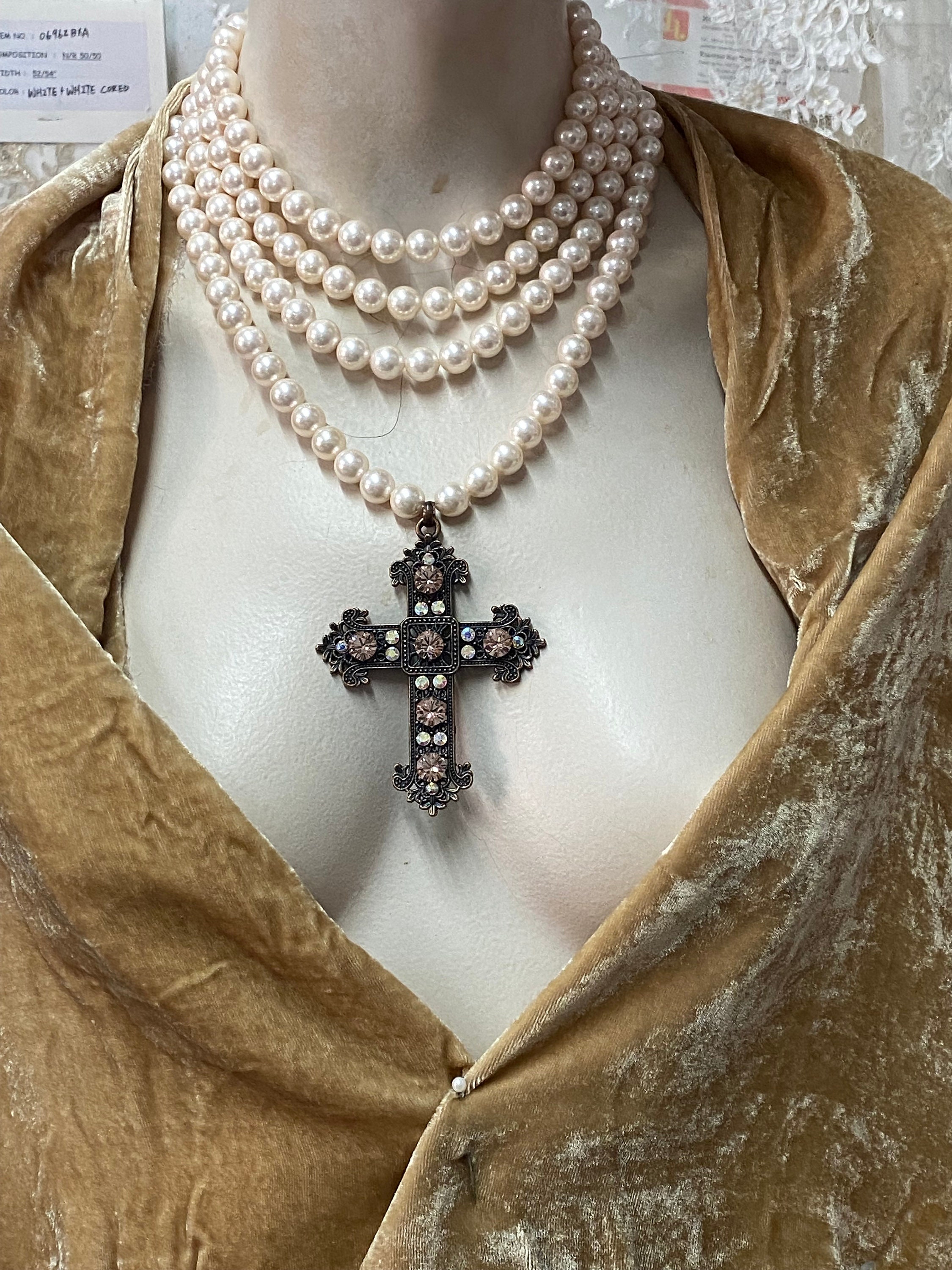 COLLANA CON CROCE GOTICA CON GEMMA
