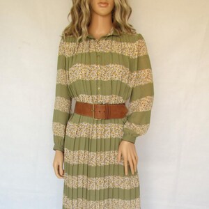 Pleated shirt dress, green floral, long sleeves, 70&#39;s vintage dress, medium