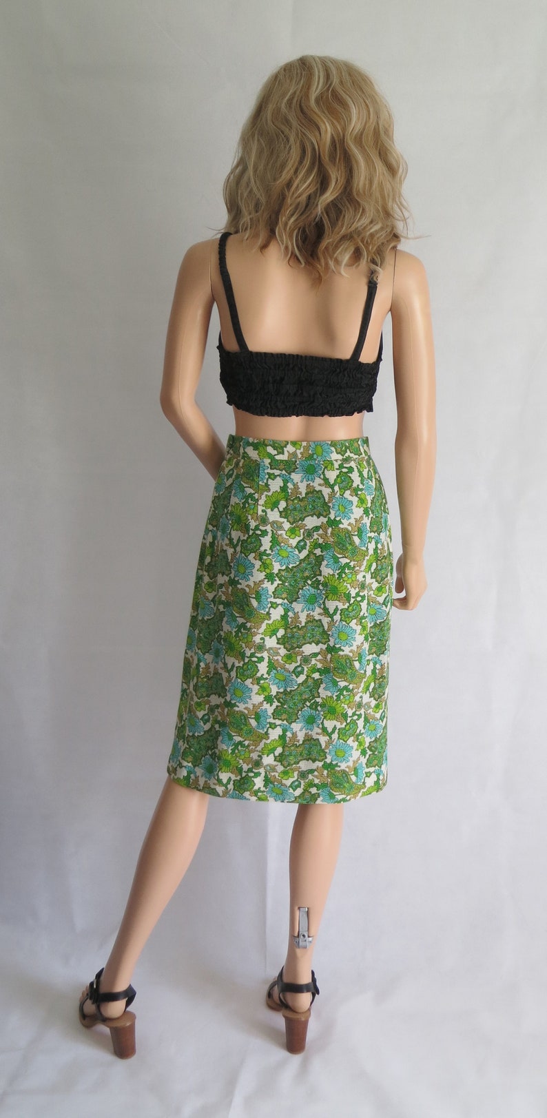 straight cut Vintage green floral skirt high waisted x small waist 24.5 french 60s vintage retro knee length white turquoise green