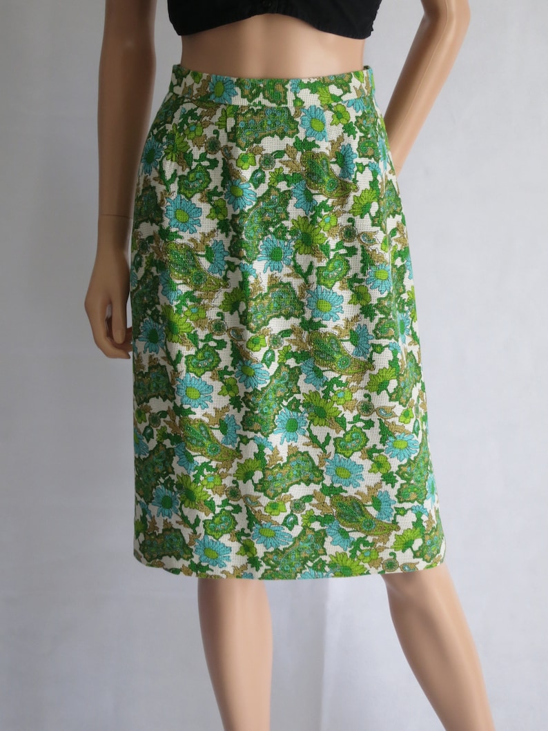 straight cut Vintage green floral skirt high waisted x small waist 24.5 french 60s vintage retro knee length white turquoise green
