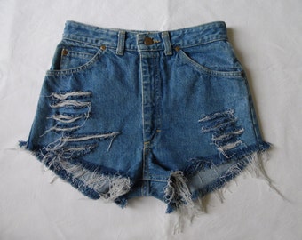 Short met hoge taille, blauwe denim vintage Lee-jeanshort, afgesneden gerafelde, gescheurde versleten, hotpants met ritssluiting, klein, taille 26