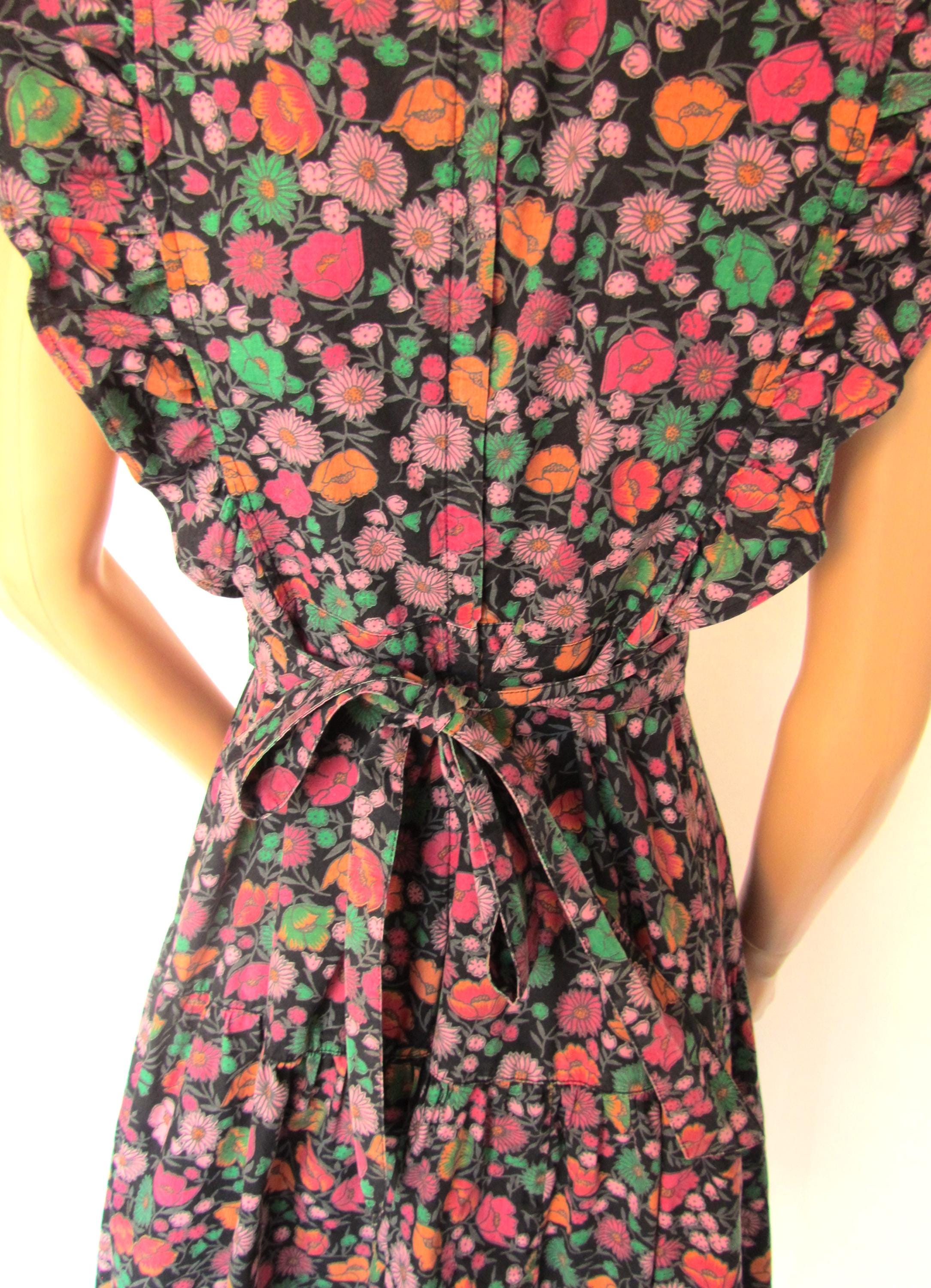 70年代ヴィンテージの夏用エプロンドレス、花柄コットン、フリル、S