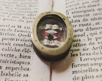 1800s antique Reliquary with gold paperolles,  dedication to 'Saintes Francis de Sales' and 'Saint Jean Frances de Chantal', religious token