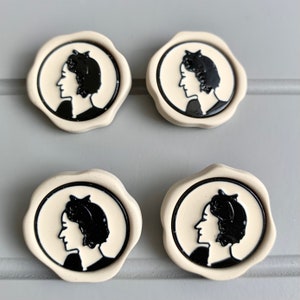 Elegante figura di donna in stile francese parigino bottoni in resina di alta qualità bottoni da passerella neri e crema fai da te 25 mm x 9 bottoni immagine 2