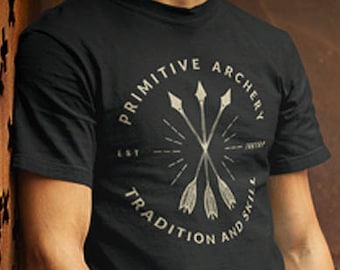 Primitive Archery Unisex camiseta de los hombres, regalo de tiro con arco, camisa de tiro con arco tradicional, camisa de tiro con arco, regalo de arquero, arco y flecha regalo, regalo de cazador