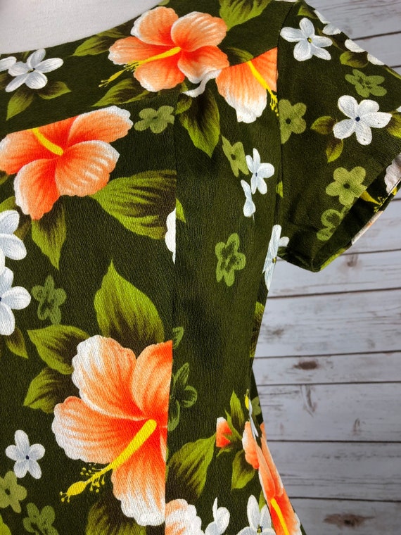 Vintage dress 1970s Green Hawaiian Flower Print D… - image 8