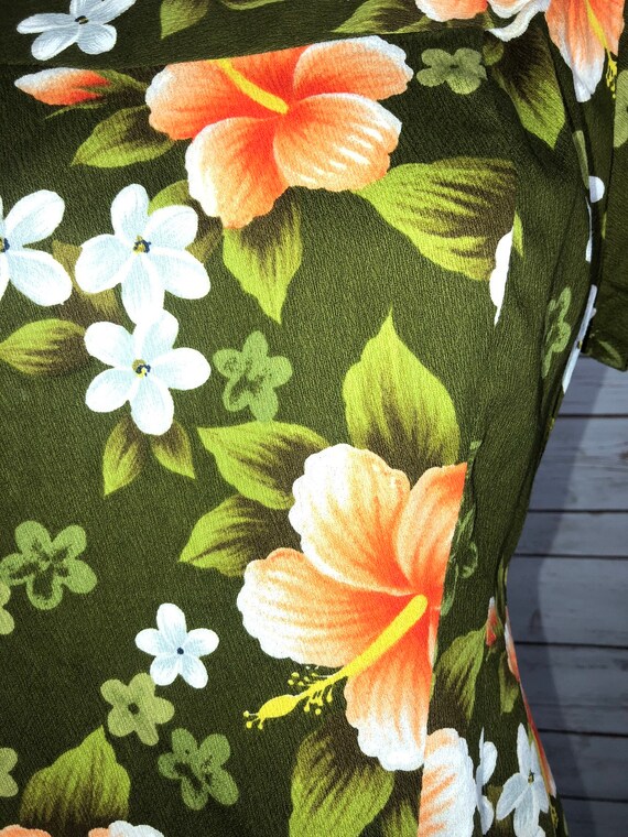 Vintage dress 1970s Green Hawaiian Flower Print D… - image 7