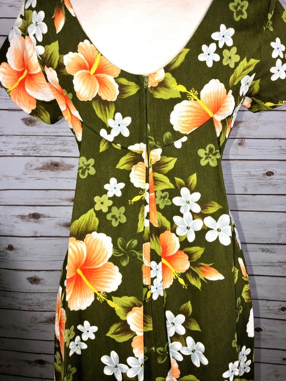 Vintage dress 1970s Green Hawaiian Flower Print D… - image 6