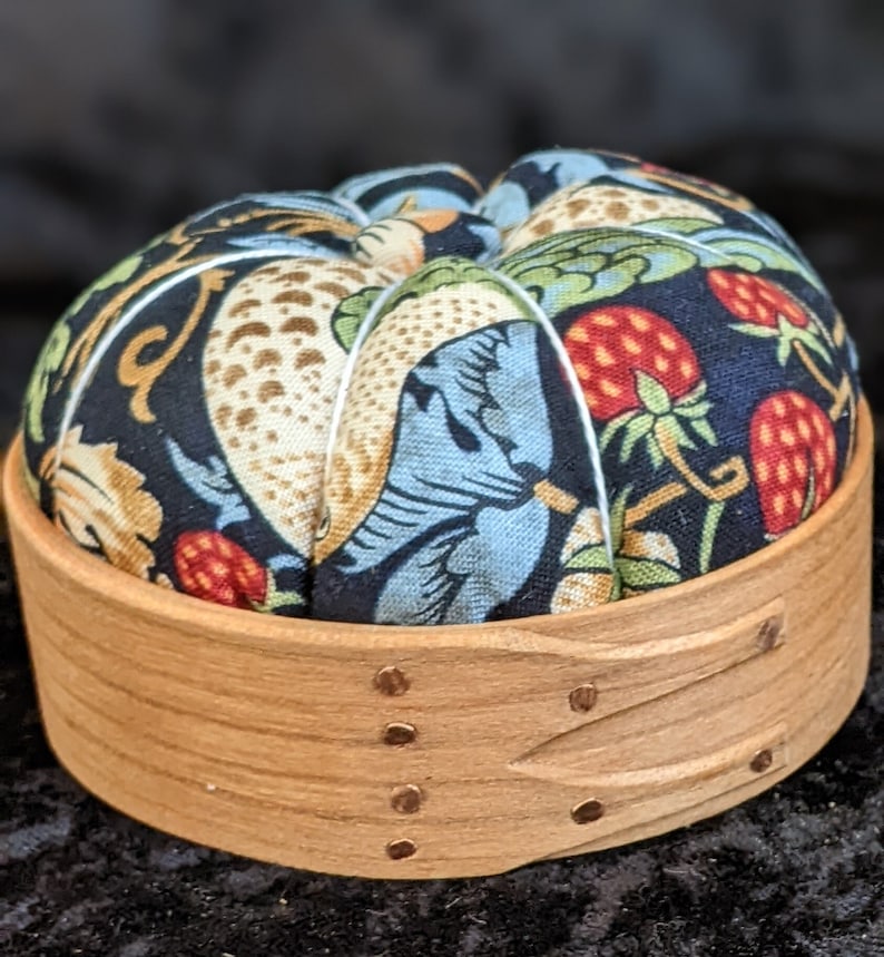 Handcrafted shaker pincushion with William Morris fabric image 2