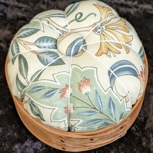 Handcrafter shaker pincushion with William Morris fabric image 2