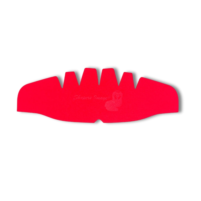 Peut inclure: Rembourrage de casque en mousse rouge avec cinq cr&ecirc;tes. Le rembourrage porte l'inscription "Skater's Image".