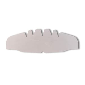 Peut inclure: Doublure de casque en plastique blanc avec un bord festonn&eacute; et le texte "Sleeper Lacrosse" imprim&eacute; dessus.
