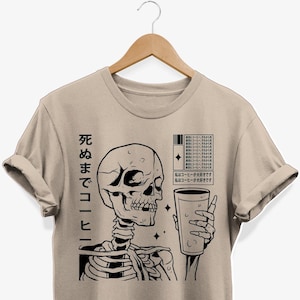 Camiseta japonesa de esqueleto com café: camiseta de anime gótico para fãs de cafeína